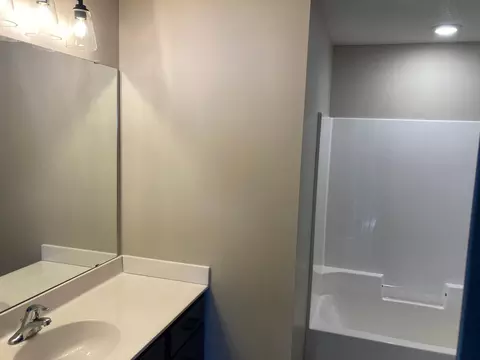 Bath - 705 State St, Kenyon, MN 55946 photo 2 of 4