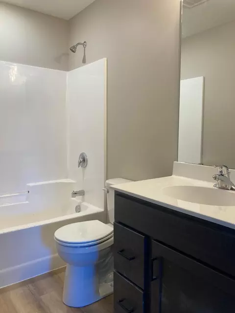 Bath - 705 State St, Kenyon, MN 55946 photo 4 of 4