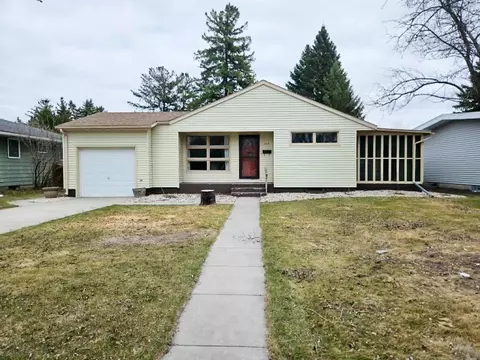 308 Maple Ave S, Thief River Falls, MN 56701