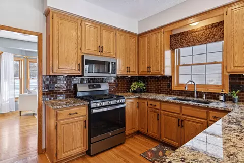 Kitchen - 4133 Countryview Dr, Eagan, MN 55123 photo 3 of 5
