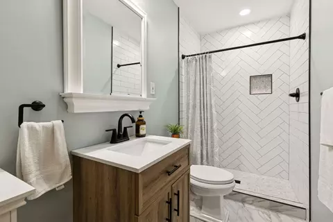 Bath - 4133 Countryview Dr, Eagan, MN 55123 photo 6 of 6