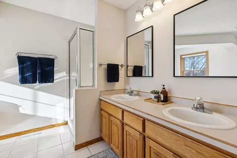 Bath - 4133 Countryview Dr, Eagan, MN 55123 photo 2 of 6