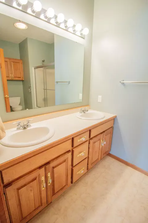 Bath - 409 19th St SE, Willmar, MN 56201 photo 1 of 4