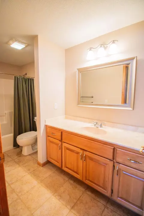 Bath - 409 19th St SE, Willmar, MN 56201 photo 4 of 4
