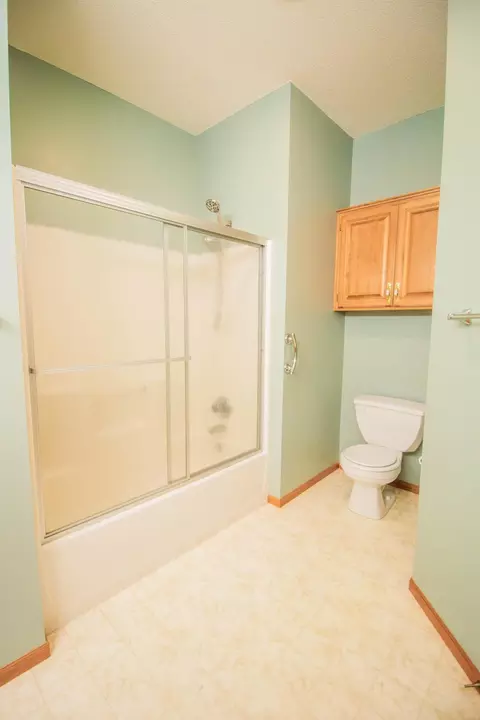 Bath - 409 19th St SE, Willmar, MN 56201 photo 2 of 4