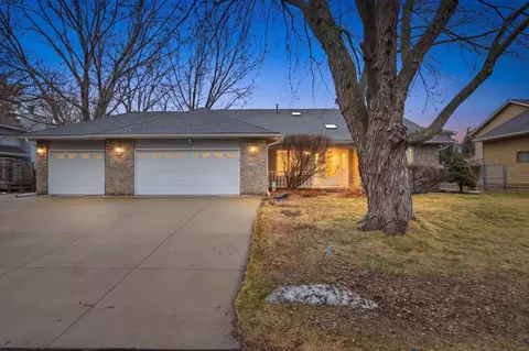 2938 Valento Ln, Little Canada, MN 55117