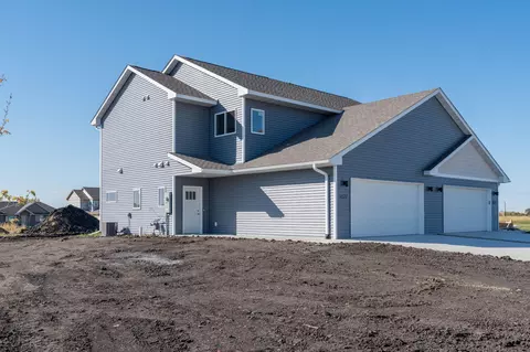 3123 Noble Dr, Mankato, MN 56001