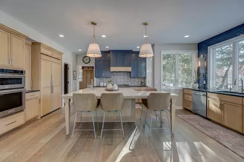 12 Forest Trl, Mahtomedi, MN 55115