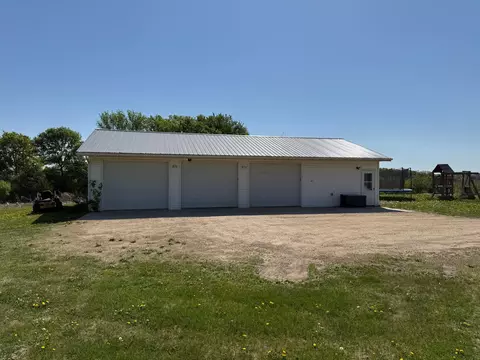 Exterior - 3876 230th St, Montevideo, MN 56265 photo 4 of 8
