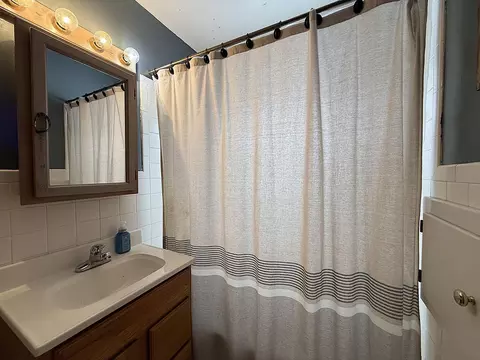 Bath - 3876 230th St, Montevideo, MN 56265 photo 4 of 5