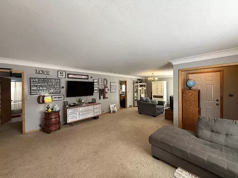 Living - 3876 230th St, Montevideo, MN 56265 photo 7 of 8