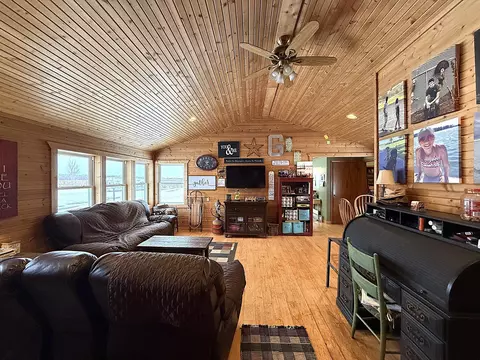 3876 230th St, Montevideo, MN 56265