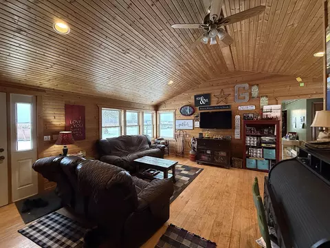 Living - 3876 230th St, Montevideo, MN 56265 photo 2 of 8