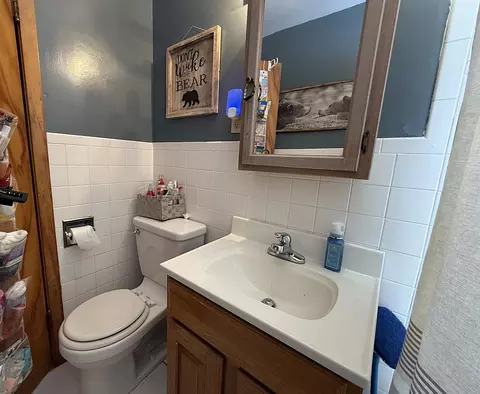 Bath - 3876 230th St, Montevideo, MN 56265 photo 3 of 5