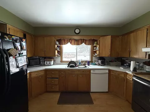 Kitchen - 3876 230th St, Montevideo, MN 56265 photo 2 of 4
