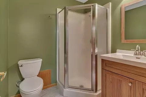 Bath - 2208 10th Ave SE, Willmar, MN 56201 photo 4 of 4