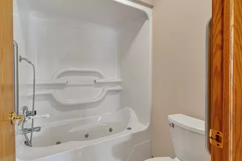 Bath - 2208 10th Ave SE, Willmar, MN 56201 photo 3 of 4
