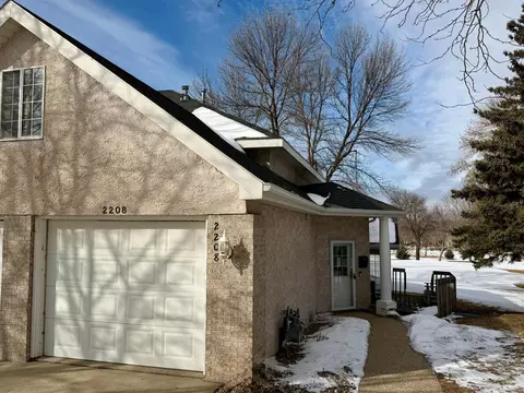Exterior - 2208 10th Ave SE, Willmar, MN 56201 photo 3 of 4