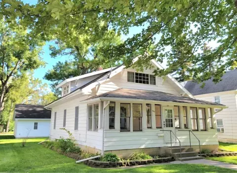 Exterior - 202 E 1st St, Morris, MN 56267 photo 1 of 5