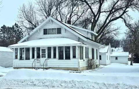 202 E 1st St, Morris, MN 56267