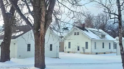 Exterior - 202 E 1st St, Morris, MN 56267 photo 5 of 5