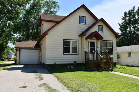216 6th St W, Thief River Falls, MN 56701