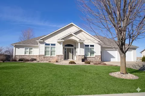 508 Vangsness St, Adams, MN 55909