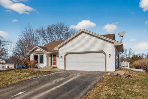8480 Pelican Ct, Chanhassen, MN 55317