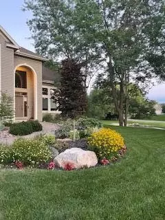 3240 Olive Ln N, Plymouth, MN 55447