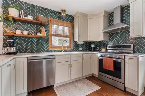 Kitchen - 1524 W Arrowhead Rd, Duluth, MN 55811 photo 3 of 4