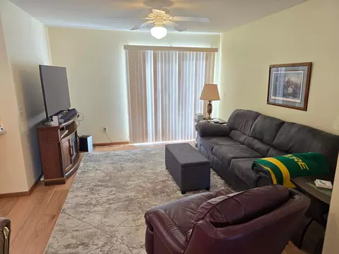 Living - 939 Cypress Rd #42, Saint Cloud, MN 56303 photo 3 of 3