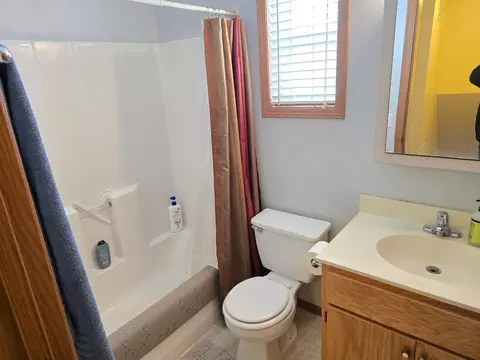 Bath - 939 Cypress Rd #42, Saint Cloud, MN 56303 photo 2 of 2