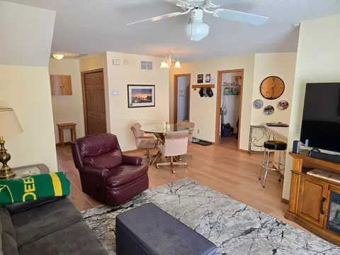 Living - 939 Cypress Rd #42, Saint Cloud, MN 56303 photo 2 of 3