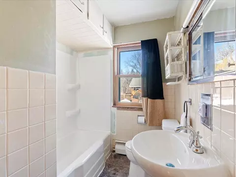 Bath - 1210 5th Ave NE, Brainerd, MN 56401 photo 1 of 1