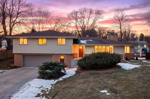 6704 Limerick Ln, Edina, MN 55439