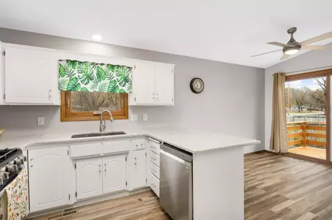 Kitchen - 13360 Wellington Cir, Champlin, MN 55316 photo 5 of 5