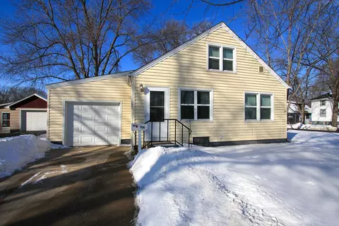 706 Lynn Rd SW, Hutchinson, MN 55350