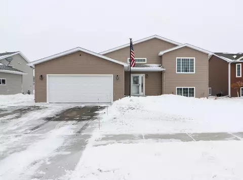 5217 47th Ave S, Fargo, ND 58104