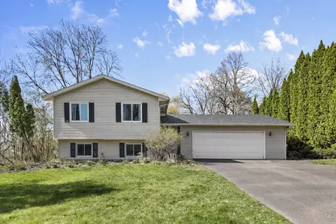 2767 Granite Ct N, Oakdale, MN 55128