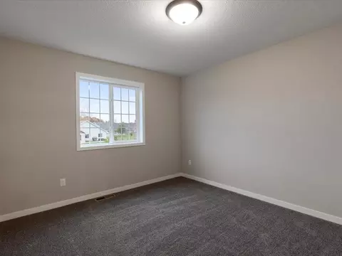 Bedroom - L4b2 Wildflower Drive, Baxter, MN 56425 photo 3 of 4