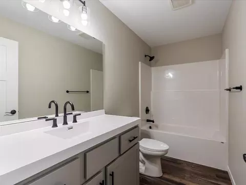 Bath - L4b2 Wildflower Drive, Baxter, MN 56425 photo 1 of 2