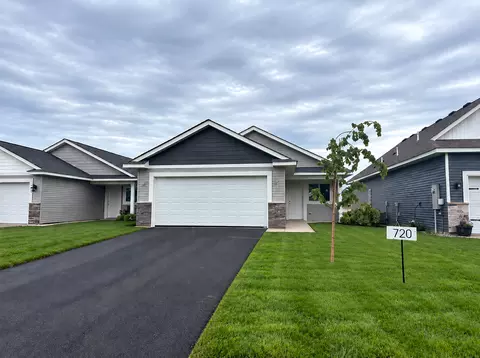 720 Cherrywood Ln NE, Isanti, MN 55040