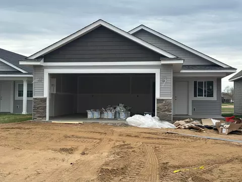 720 Cherrywood Ln NE, Isanti, MN 55040