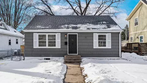 583 Cromwell Ave, Saint Paul, MN 55104