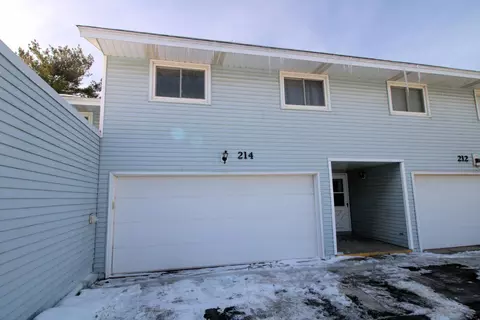 214 Shawnee Trl, Shakopee, MN 55379