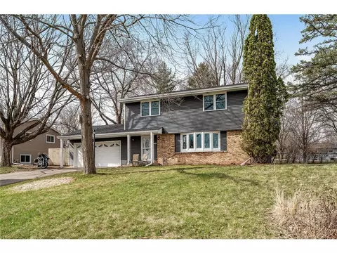 10425 Vessey Rd, Bloomington, MN 55437