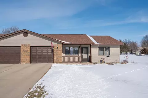 312 Lilac Ct, Waseca, MN 56093