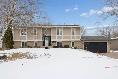 6766 E Shadow Lake Dr, Lino Lakes, MN 55014
