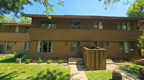 29 Walden St, Burnsville, MN 55337