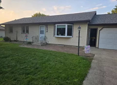 801 3rd St SW, Wells, MN 56097